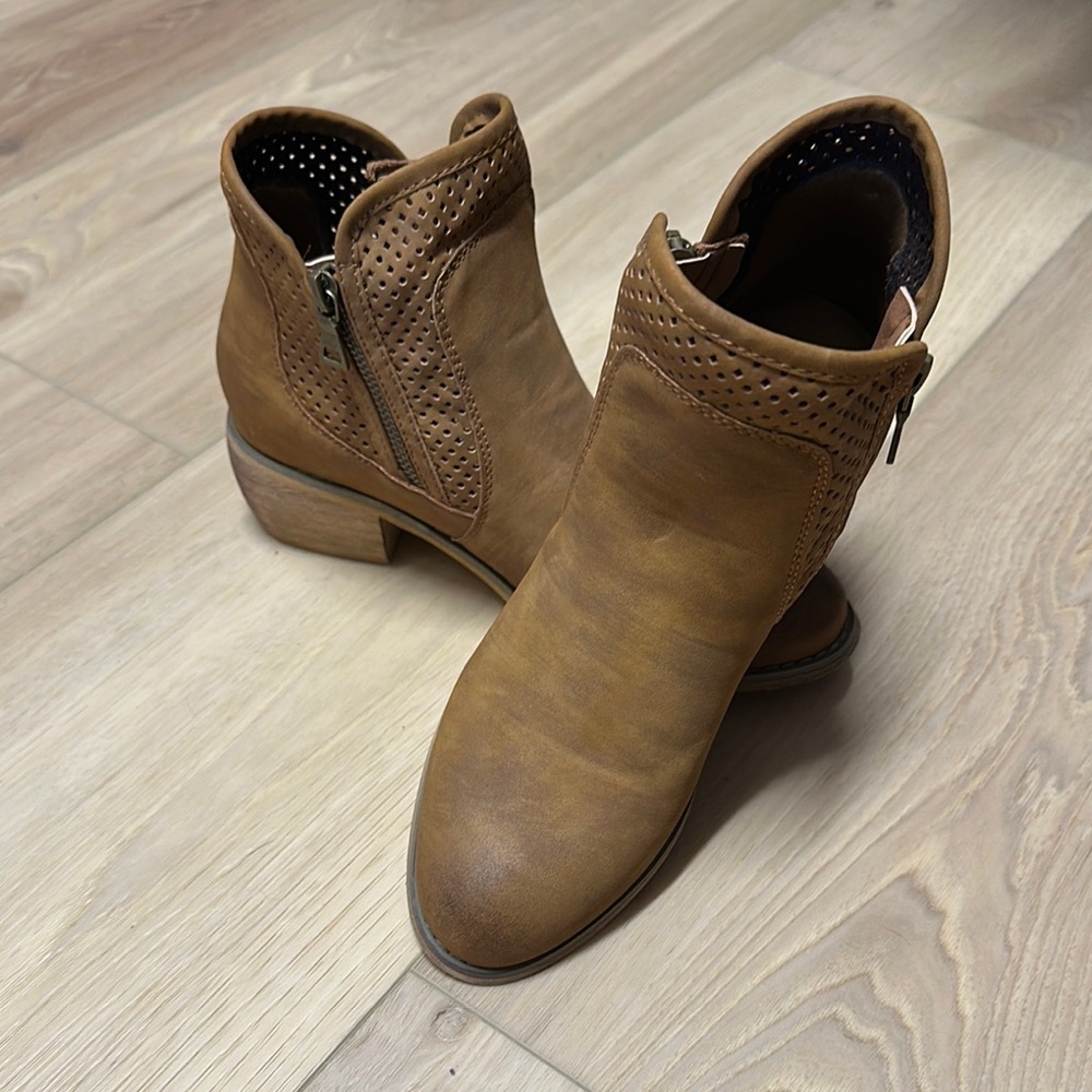 Pierre Dumas Brown Ankle Boots with Suede Finish